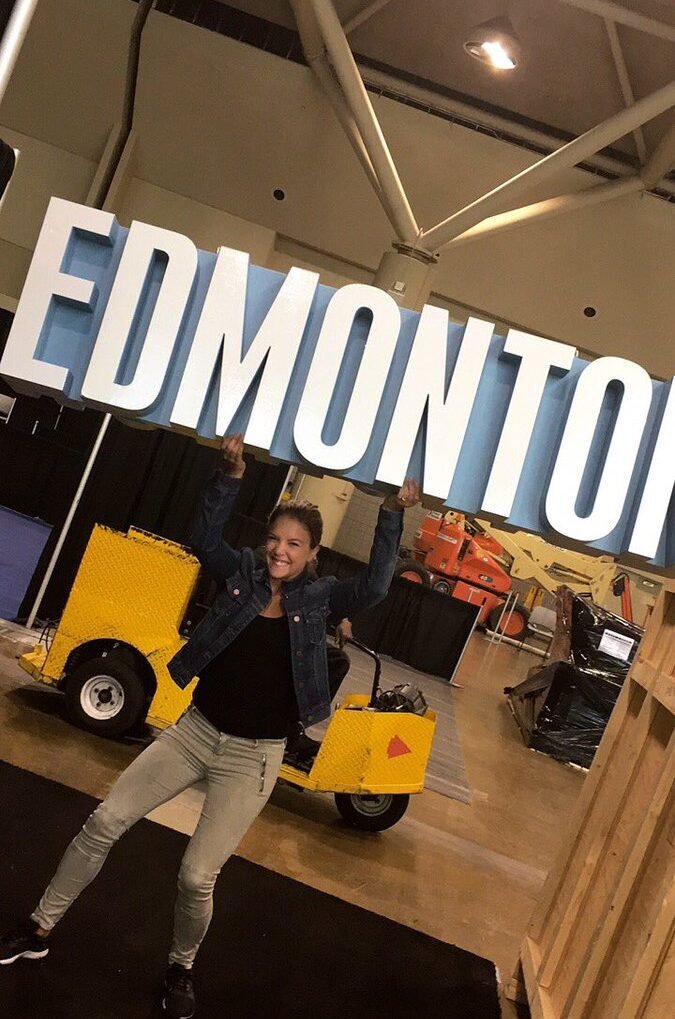 Lightweight Trade show booth signage held up in the air by a woman.