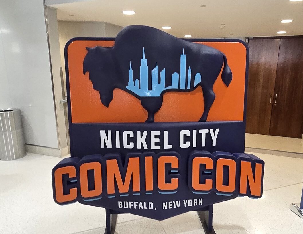 HL6Ju0jXIAADCQi Event photo op at the Nickel City Buffalo Comic Con.